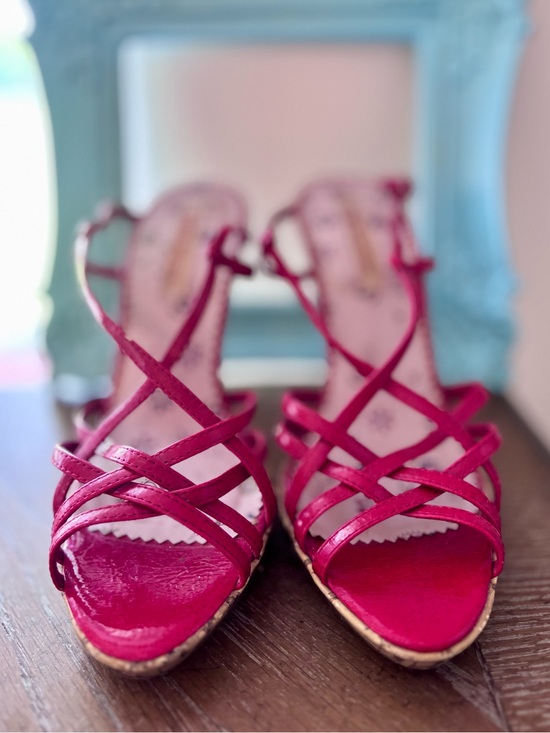 Delicious Shoes - Delicious Women's Fuchsia Strappy Sandals
